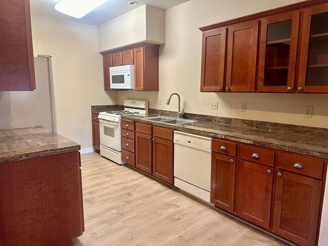 Building Photo - Newly renovated Two-bedroom apartment in Ashland!