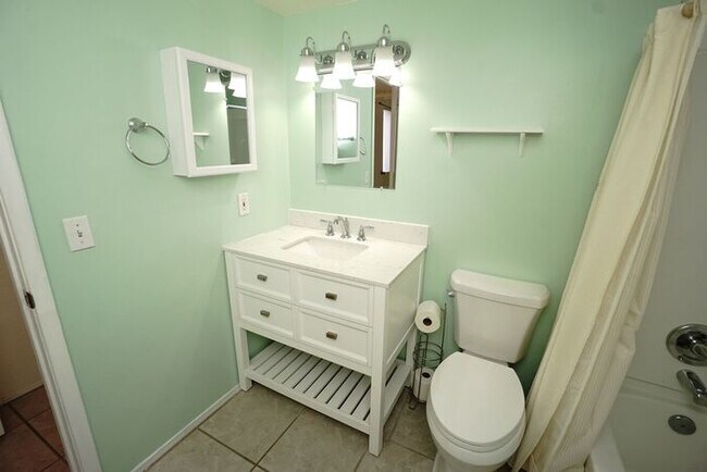 Building Photo - 2601 W Broadway Blvd