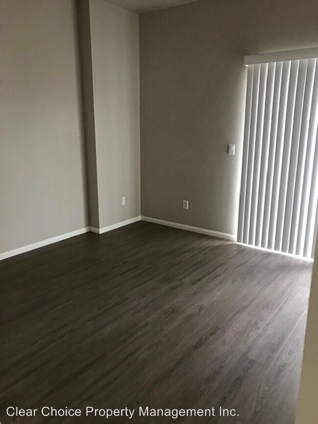 Building Photo - 3 br, 2 bath Apartment - 3548 Oak Street #203