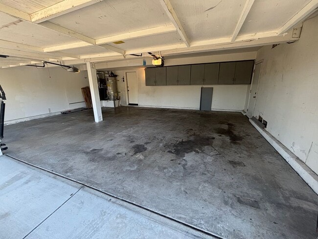Building Photo - Spacious 4-Bedroom Home in Valencia's Nort...
