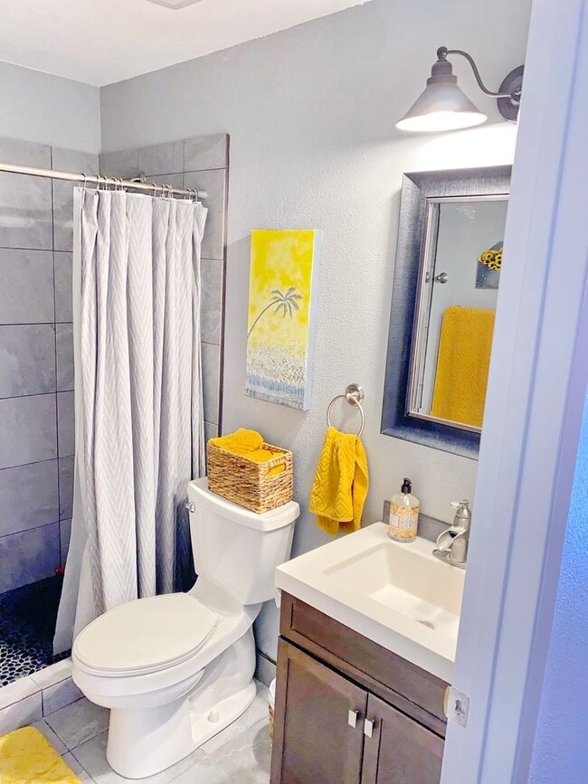 Building Photo - Beautiful and Bright, Nicely Furnished top floor Keonekai Villages condo-- recently remodeled and...