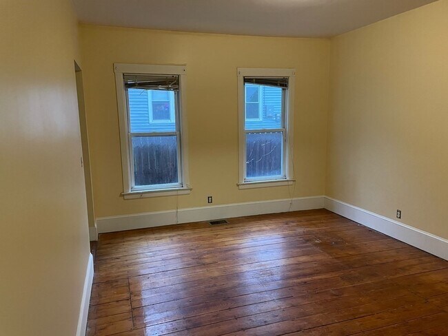Building Photo - 68 Elm St