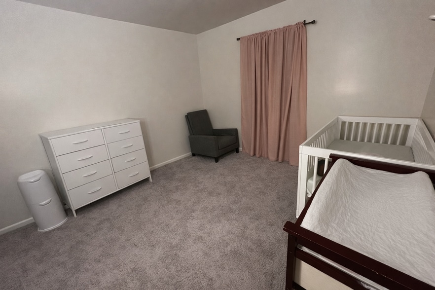 Bedroom 3 - 8719 East Grv