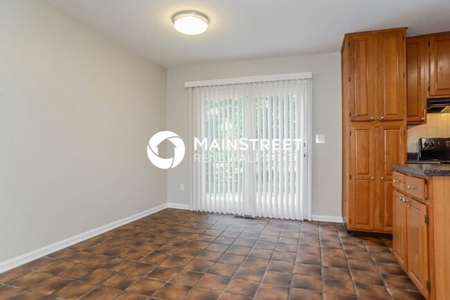 Building Photo - 3 Bedroom Pet-Friendly Home in BELTON, MO with Main Street Renewal