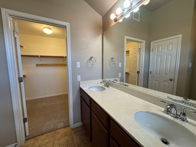 Building Photo - 7819 Woodbury Dr