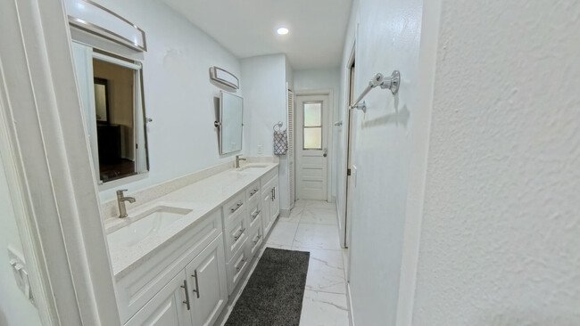 Building Photo - 13484 Jonquil Ct