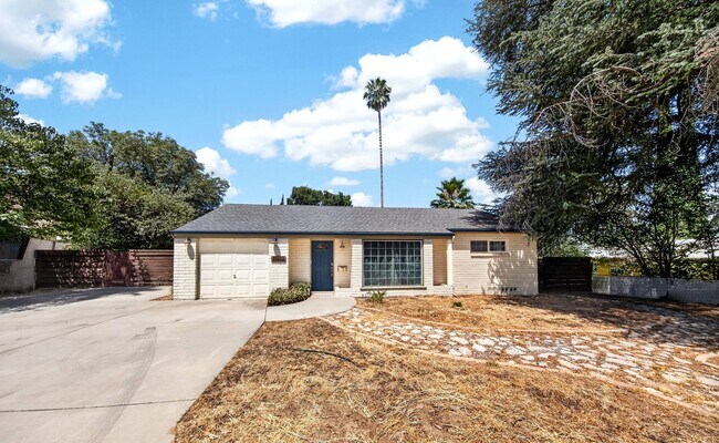 Building Photo - Walk to LLU! Fully-Furnished Updated Single-Story