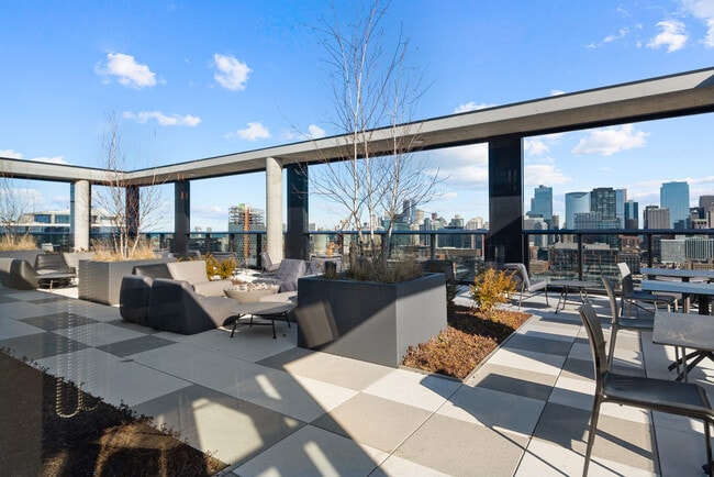 Building Photo - 1314 W Randolph St