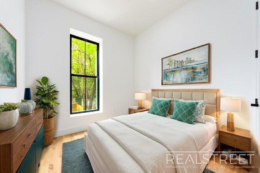 Building Photo - Stunning New 2 Bed 2 Bath with Backyard in Bed Stuy Townhouse