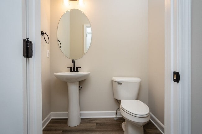 Building Photo - Spacious End Unit Luxury Townhome! Outstanding Location!