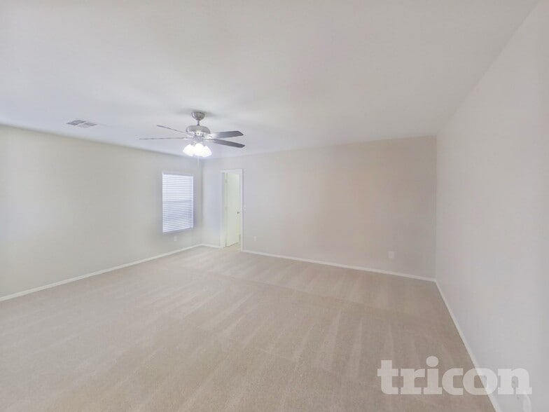 Building Photo - 45542 W Tucker Rd