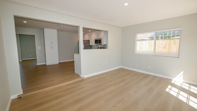 Building Photo - Fully Upgraded Mira Mesa Home w/solar panels, Garage, Washer/Dryer & Private Yard