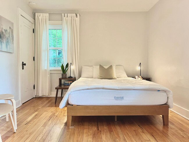 Building Photo - The Ideal TC Downtown Retreat