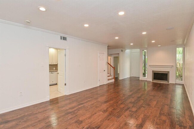 Building Photo - 12625 Memorial Dr