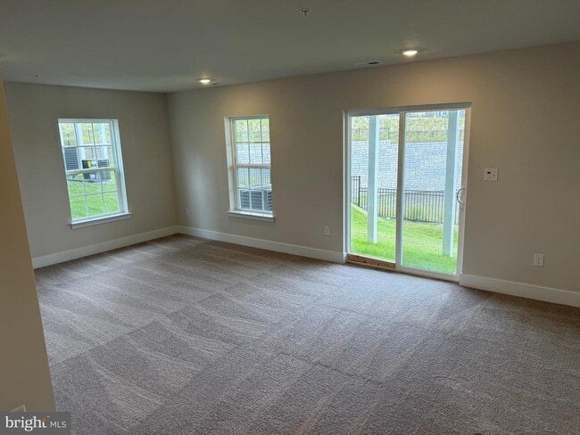 Building Photo - 7746 Meander Ct S