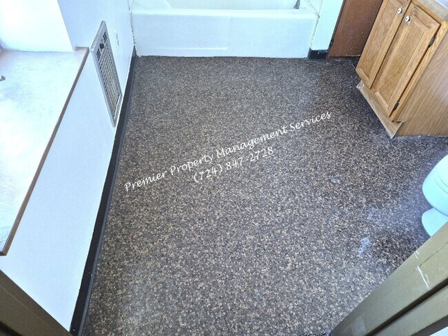 Building Photo - 518 W Cunningham St