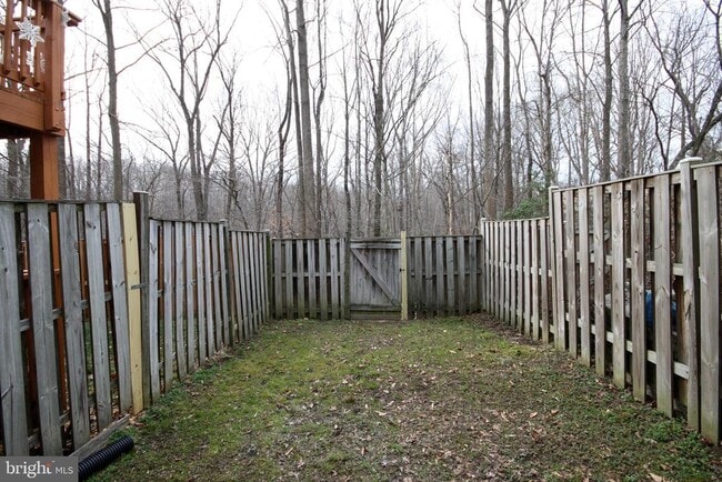 Building Photo - 8032 Grandview Ct