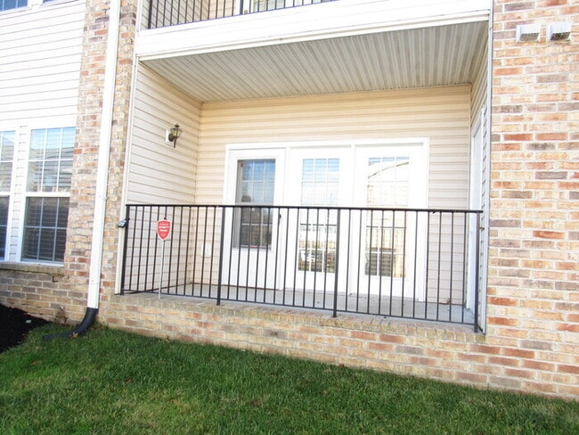 Building Photo - Rivergate area condo with 2 bedrooms, 2 ba...