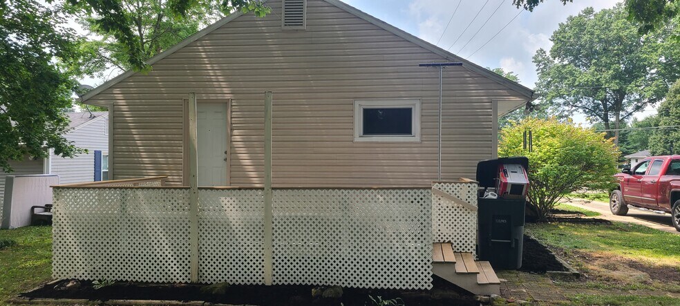 Building Photo - 297 Maylawn Ave