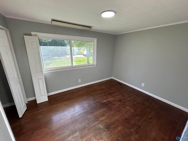 Building Photo - 4103 Lakeview Dr NW