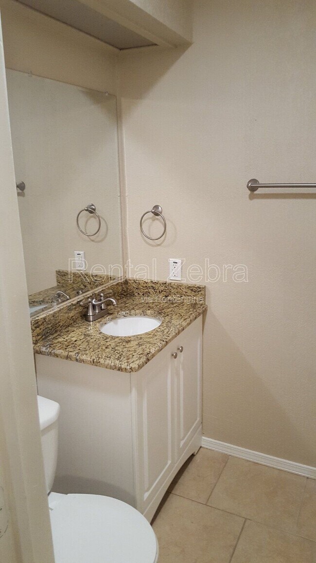 Building Photo - 2939 Longmeade Dr