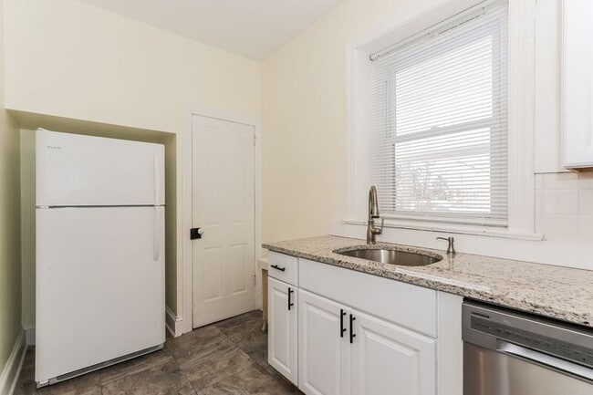 Building Photo - 1003 W Main St