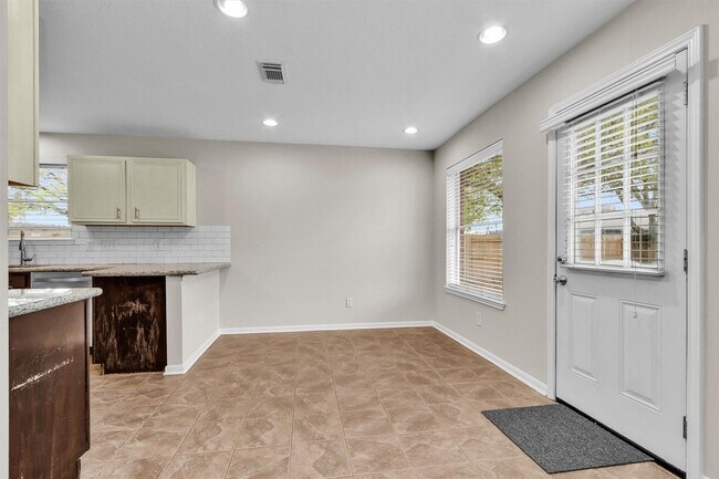 Building Photo - 2726 Fox View Cir