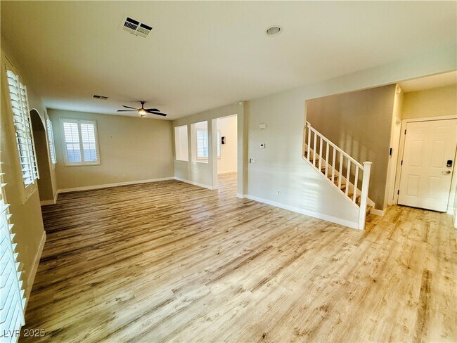 Building Photo - 777 Valley Rise Dr