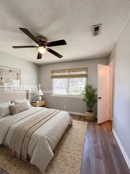 Building Photo - 409 Alexander Dr
