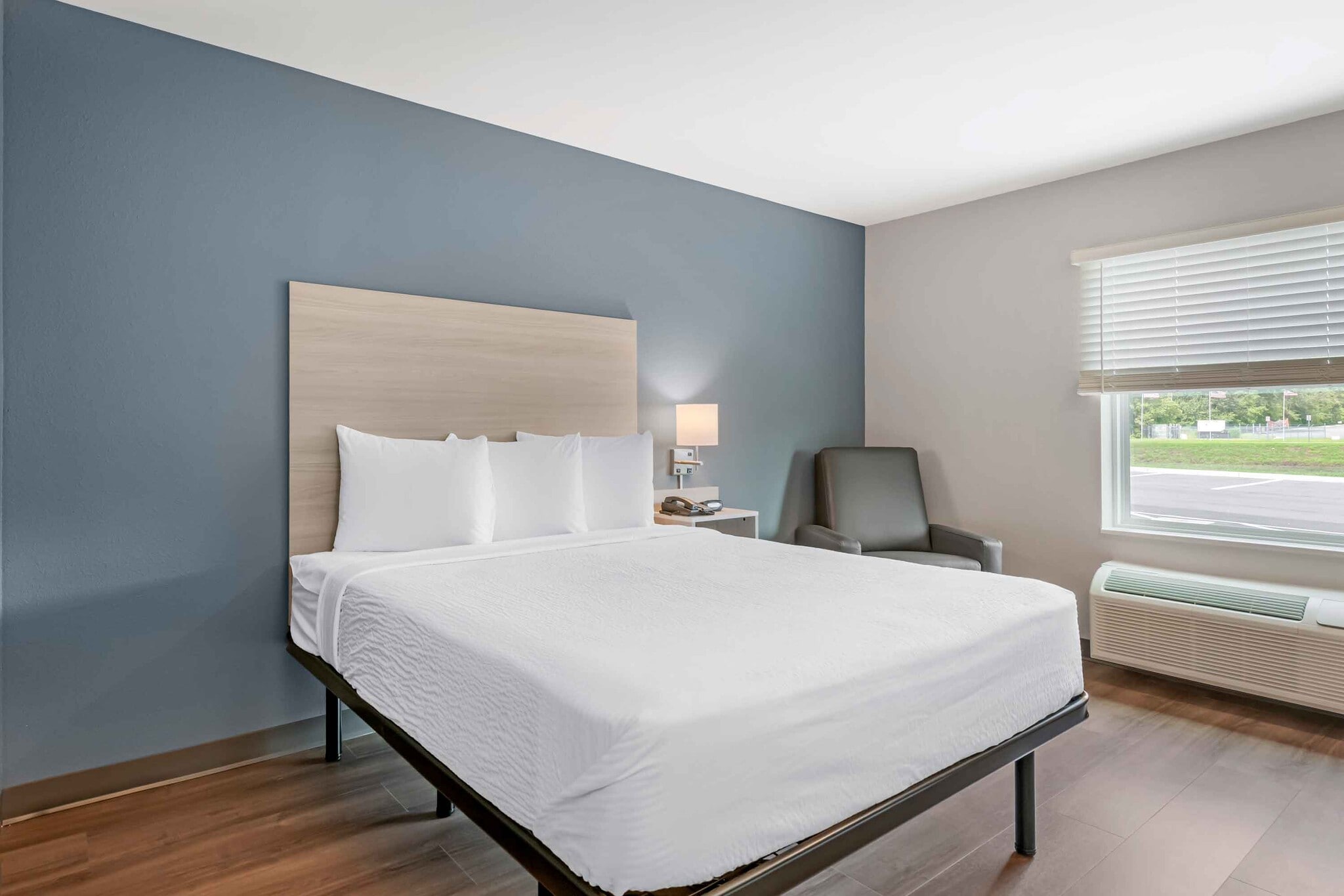Building Photo - Furnished Studio-Wildwood