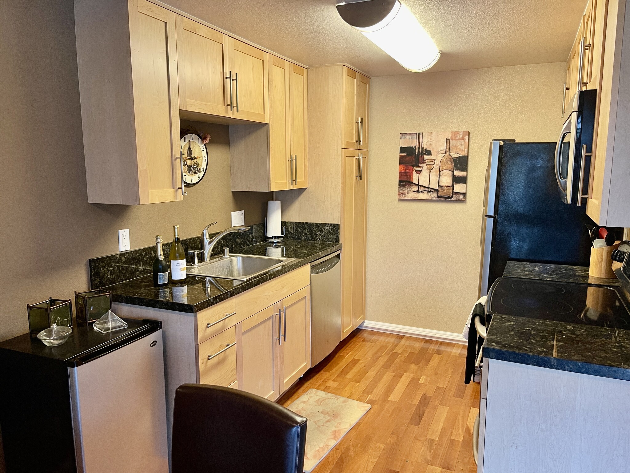 Kitchen - 303 Masters Ct