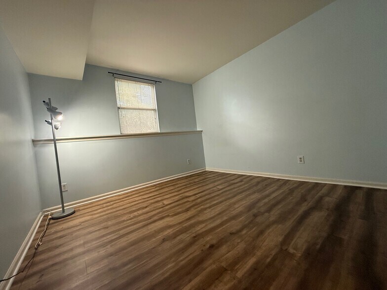 Building Photo - 20317 Beaconfield Ter