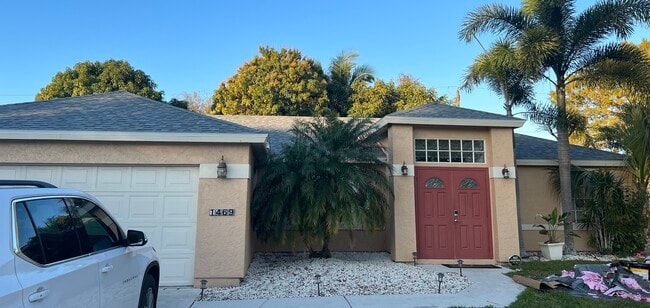 Building Photo - 1469 SW Leisure Ln