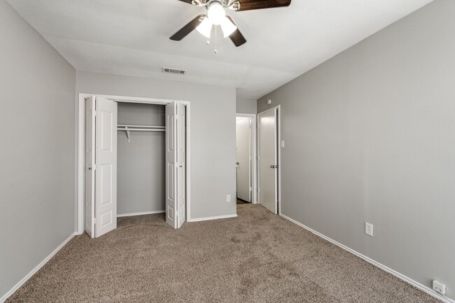 Building Photo - 115 Peachtree Ct
