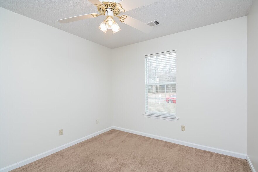 Building Photo - 6940 Brady Hill Dr