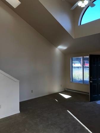 Building Photo - 2008 NE Patterson Ct