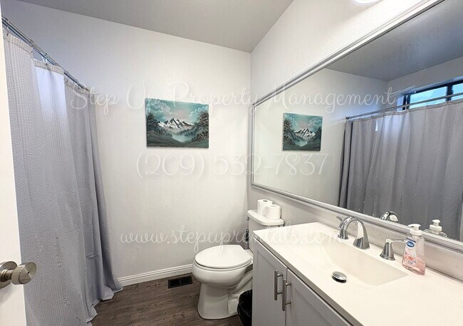 Building Photo - Cozy 3-Bedroom 2-Bath Retreat Nestled in the Trees!