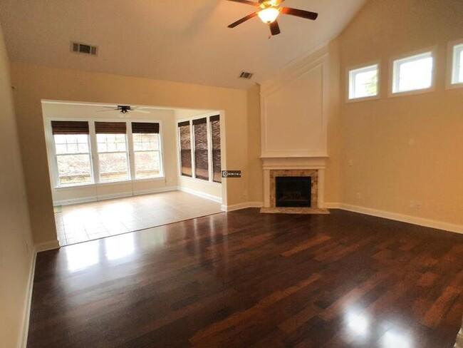 Building Photo - Gorgeous Charleston-style home in Ardrey W...