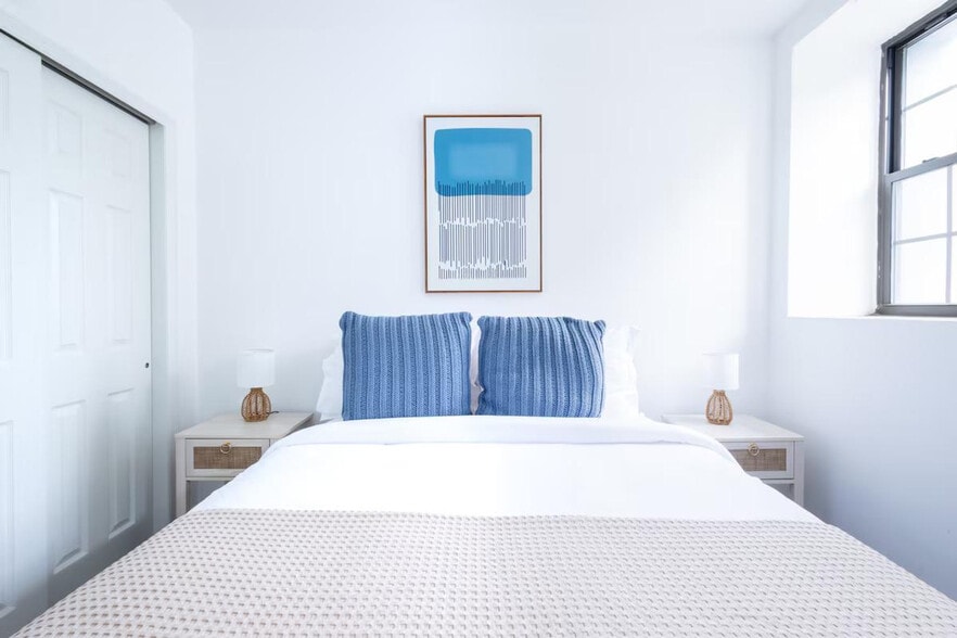 Building Photo - 179 E 102nd St