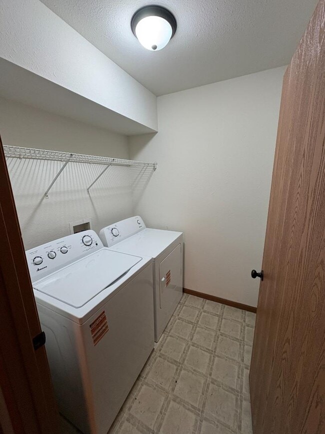 Primary Photo - 100 Aldergate St