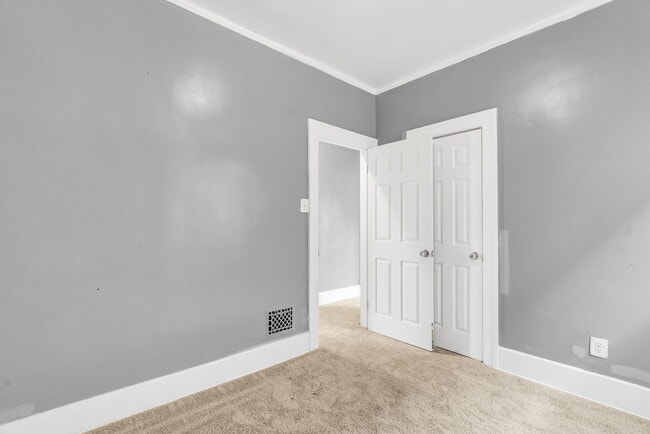 Building Photo - 5061 Dailey Ave