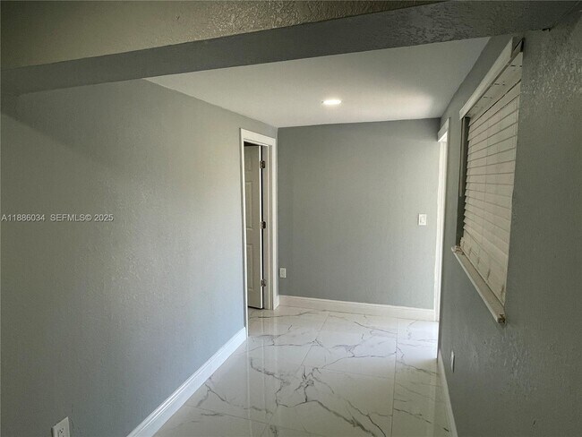 Building Photo - 1221 NE 210th Terrace