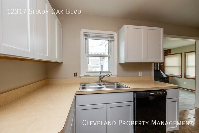 Building Photo - Updated Garfield Hts Bungalow