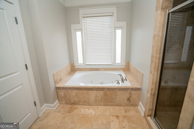 Building Photo - 901 Custer Ave SE