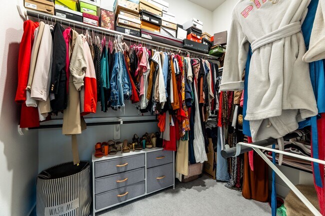 Building Photo - 5725 White Magnolia St.