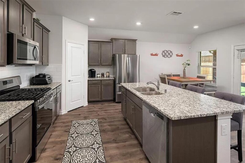 Building Photo - 604 Saddle Club Way