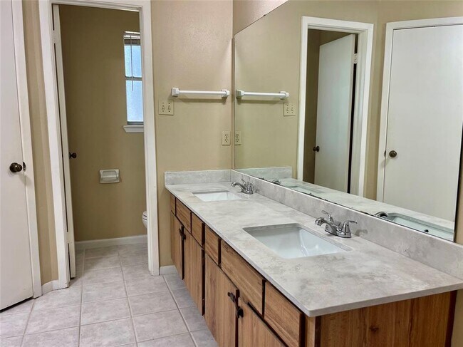 Building Photo - 22615 Indian Knoll Dr