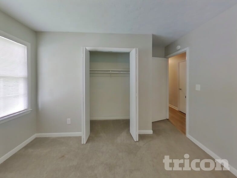 Building Photo - 887 Sheppard Way