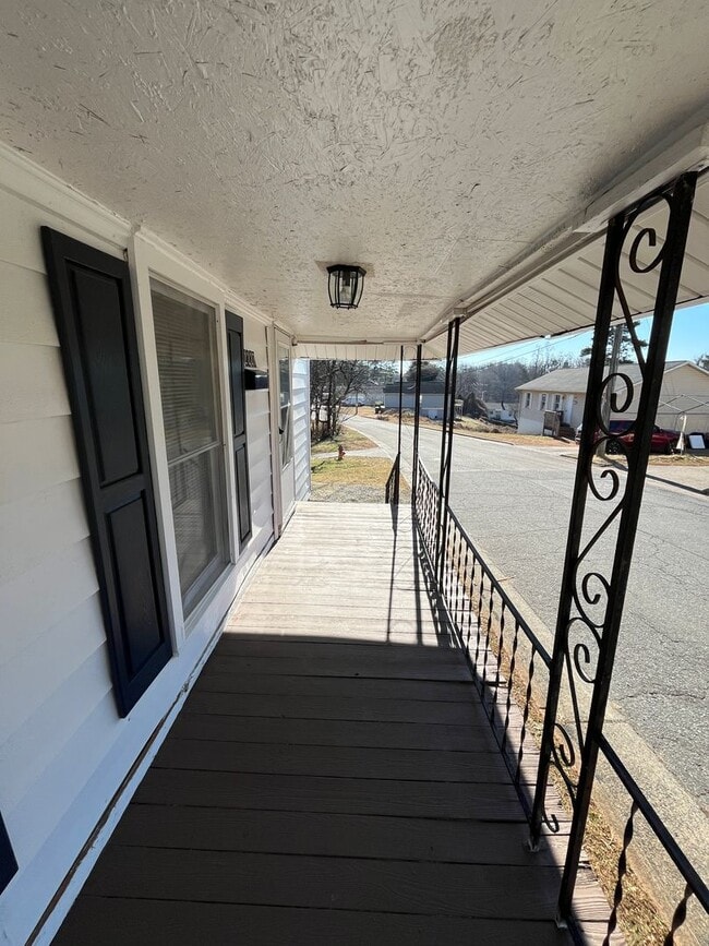 Building Photo - One Level Living with Central Air