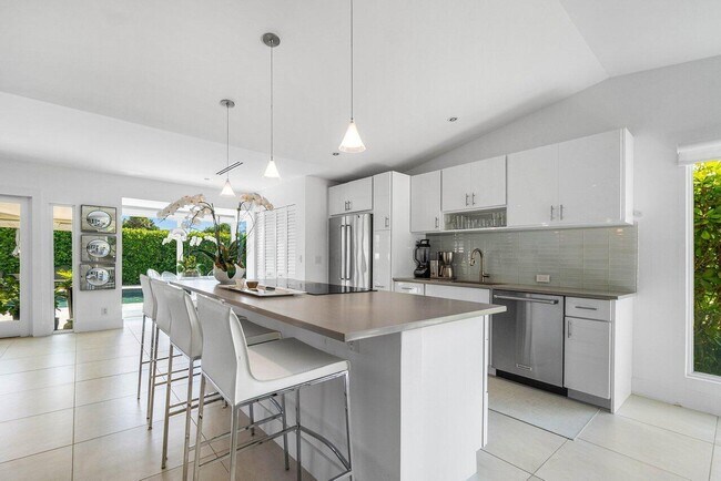 Building Photo - 2320 Las Casitas Dr